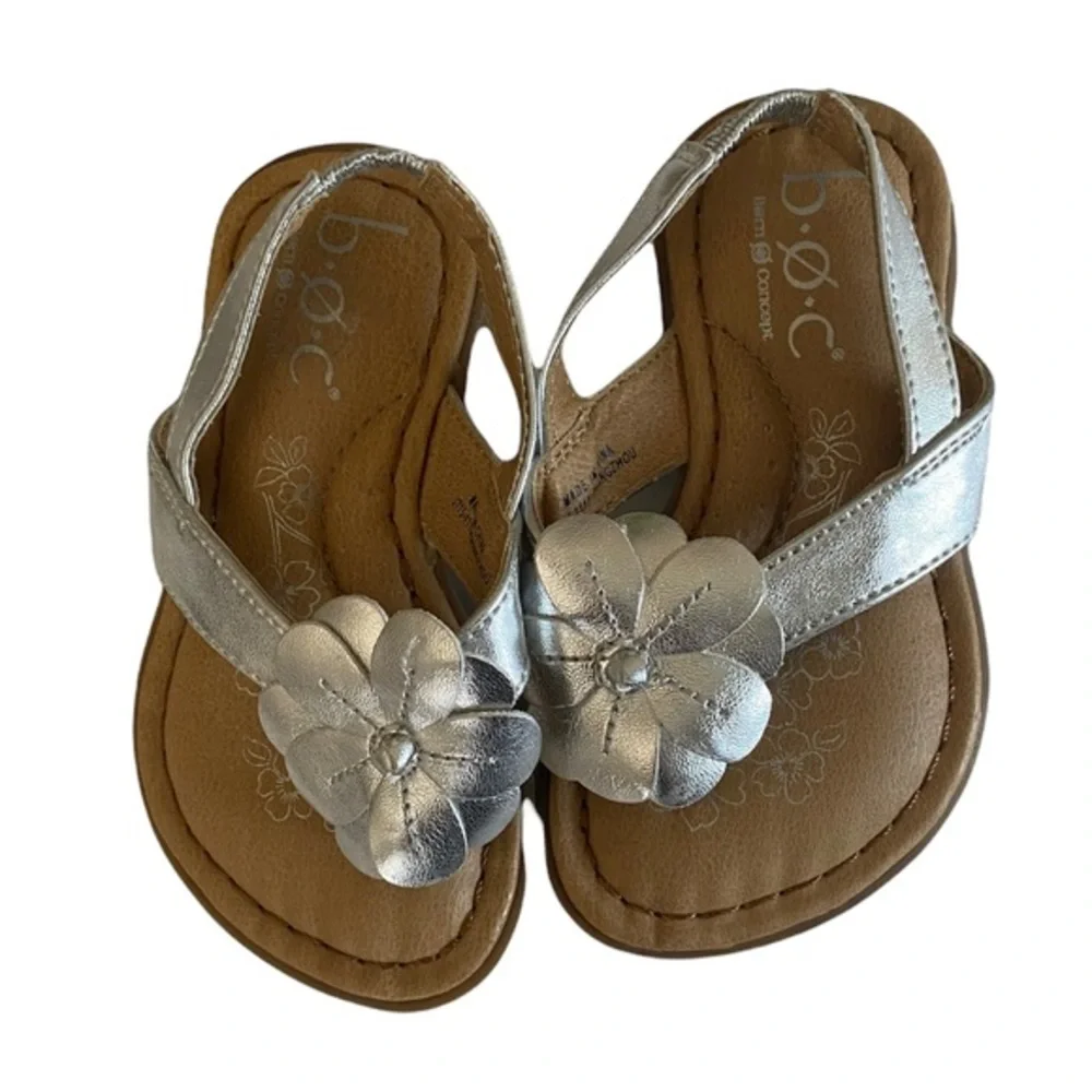 New‎ BOC Born Concepts Silver Leather Sandals sz 5